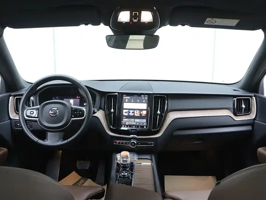 Volvo XC60 2021 — фото 19