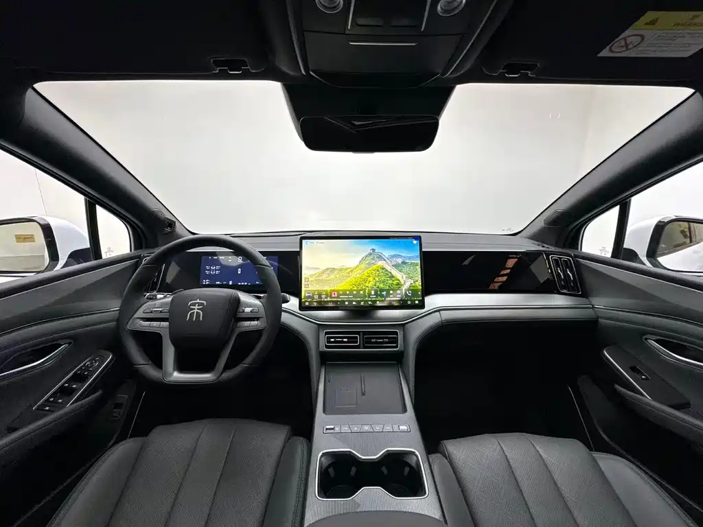 BYD L DM-i 2026 — фото 4