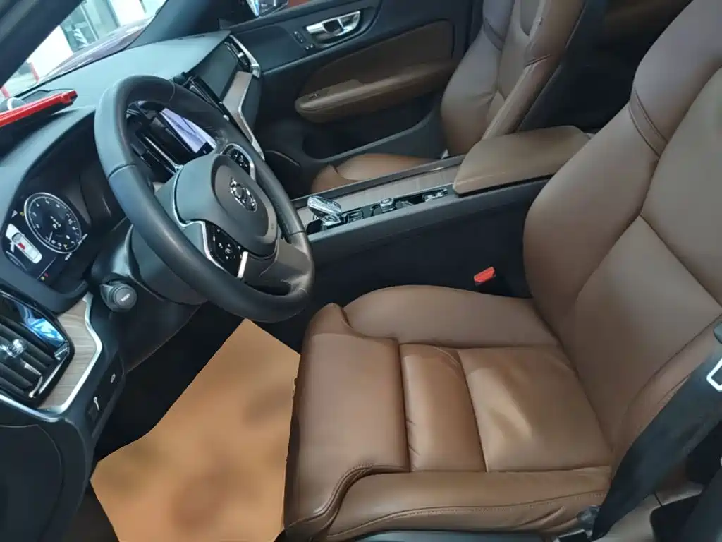 Volvo S60 2022 — фото 15