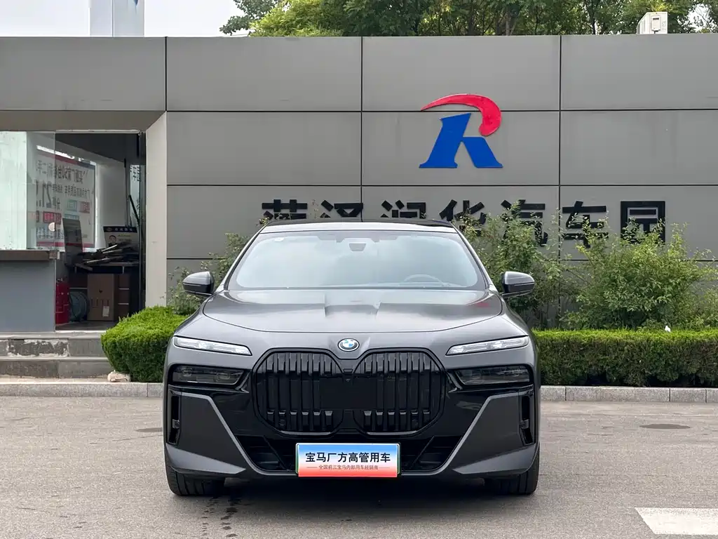 BMW i7 2023 — фото 2