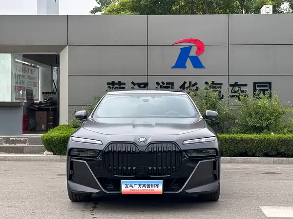 BMW i7 2023
