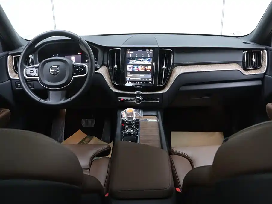 Volvo XC60 2021 — фото 21