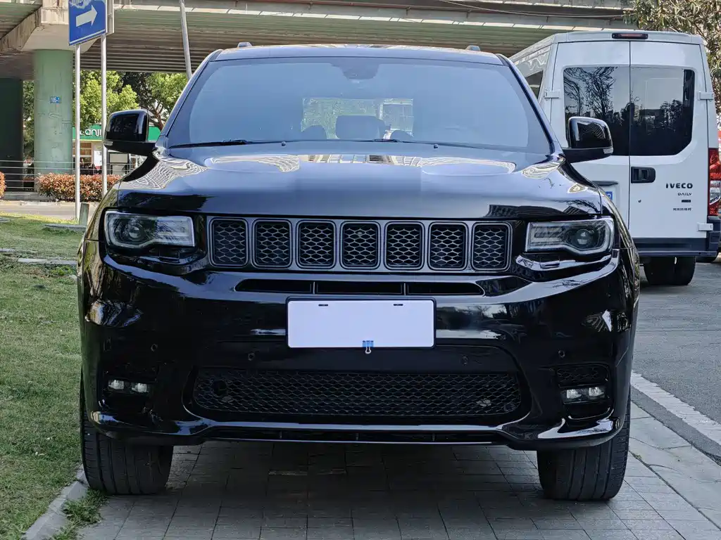 Jeep Grand Cherokee 2022 — фото 2