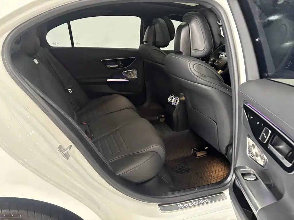 Mercedes-Benz C-Class 2025 — фото 25