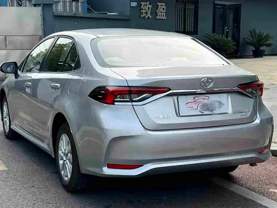 Toyota Corolla 2023 — фото 8