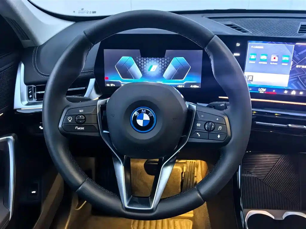BMW iX1 2025 — фото 11