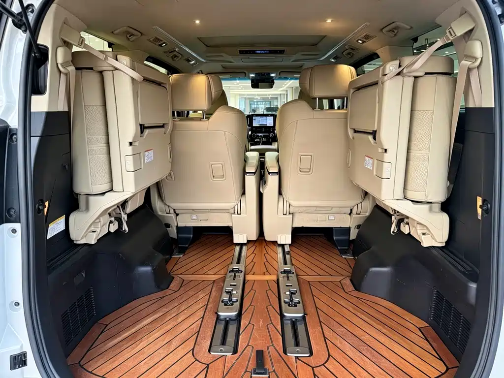Toyota Alphard 2020 — фото 8