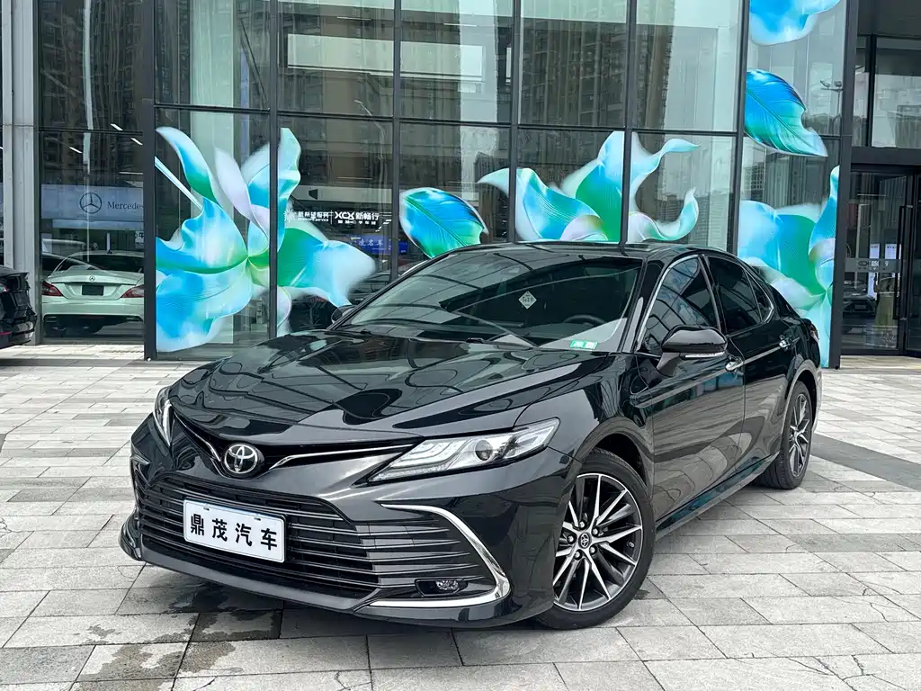 Toyota Camry 2022 — фото 1
