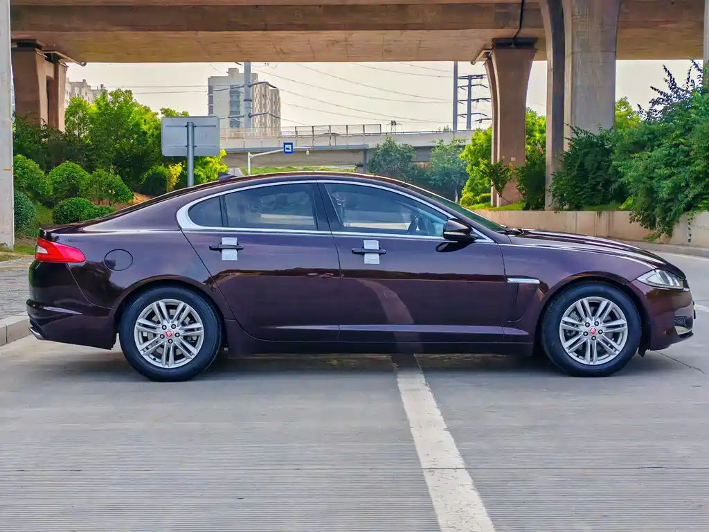 Jaguar XF 2015 — фото 4