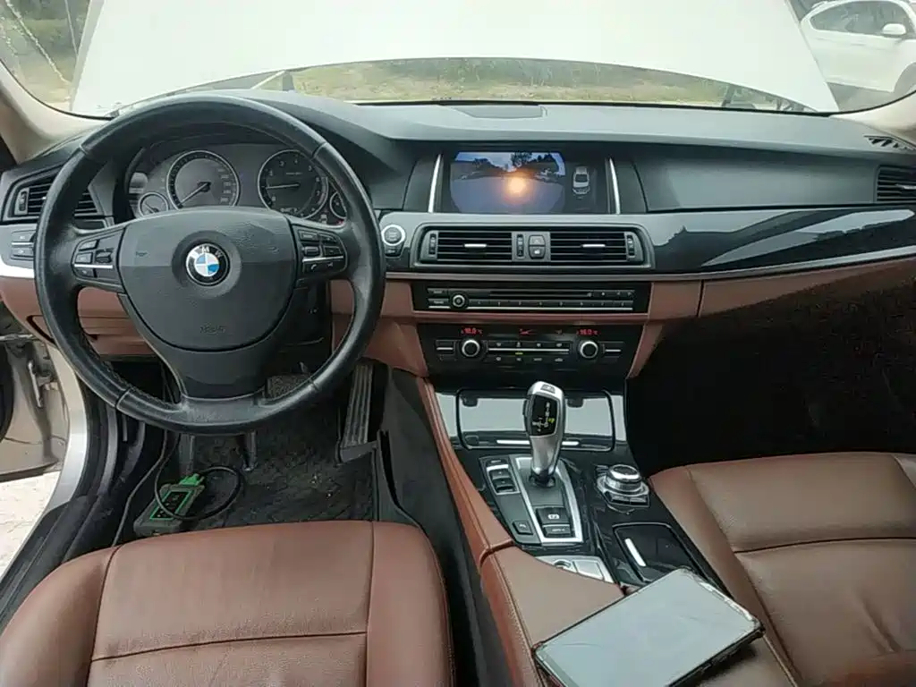 BMW 5 Series 2015 — фото 10