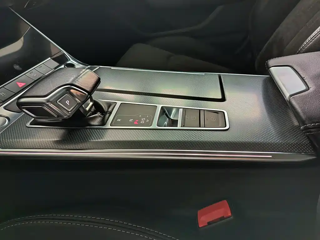 Audi A6L New Energy 2020 — фото 11