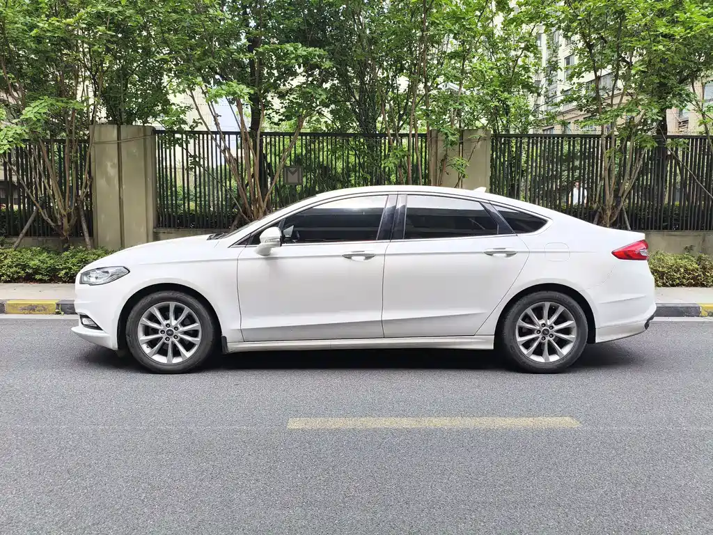 Ford Mondeo 2017 — фото 4