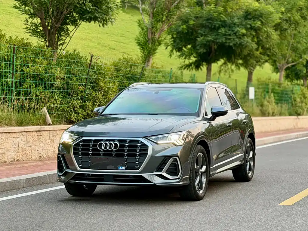 Audi Q3 2022 — фото 1