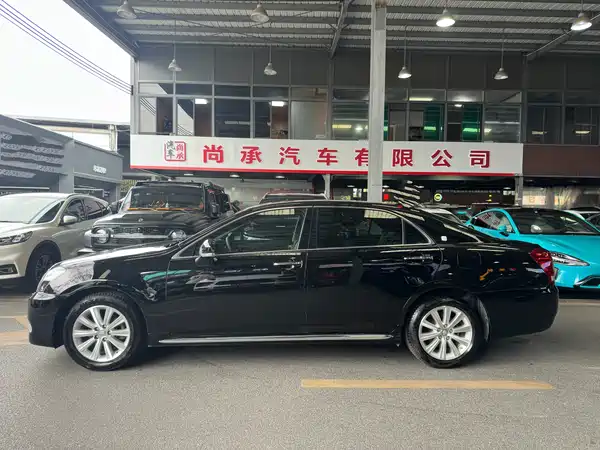 Toyota Crown 2011