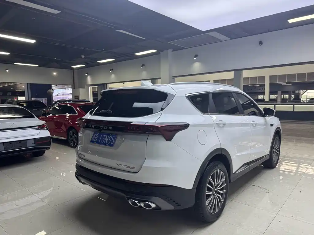 Jetour Jietu X70 PLUS 2023 — фото 17
