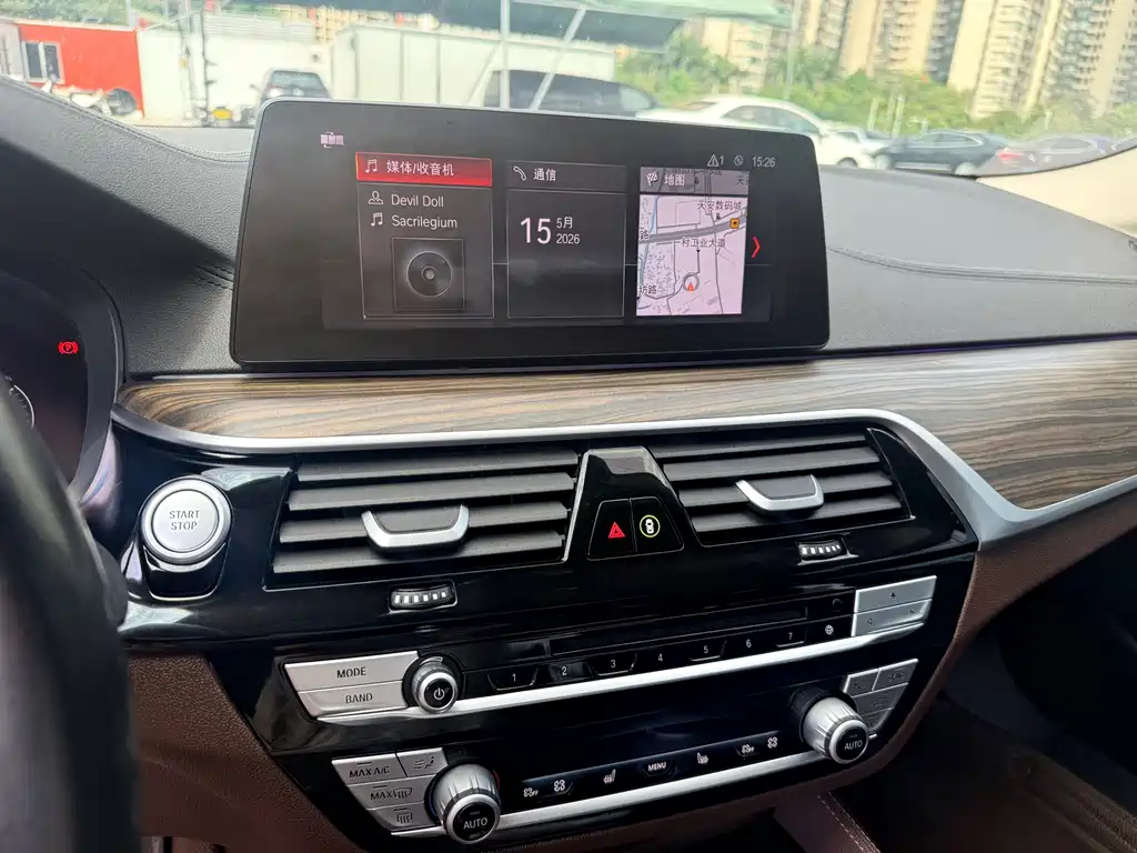 BMW 5 Series New Energy 2019 — фото 20
