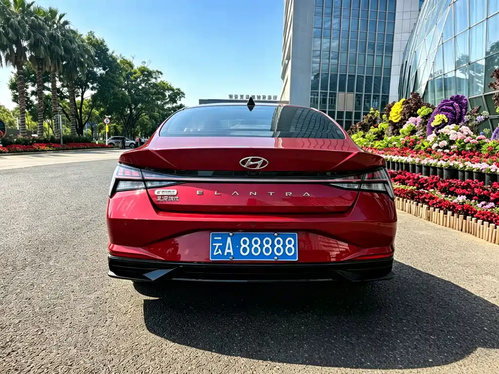 Hyundai Elantra 2022 — фото 12