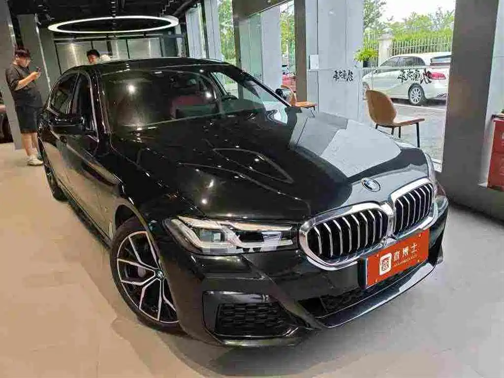 BMW 5 Series 2021 — фото 1