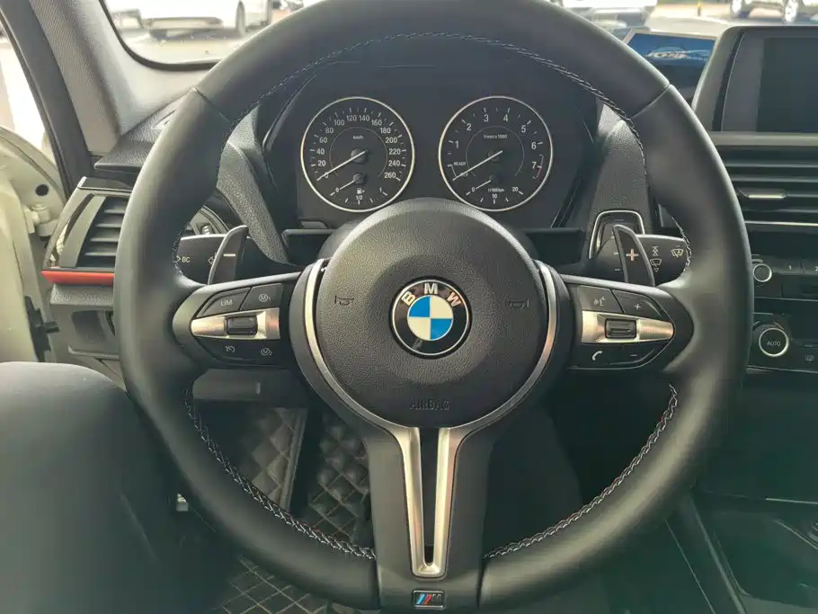 BMW 1 Series 2017 — фото 15