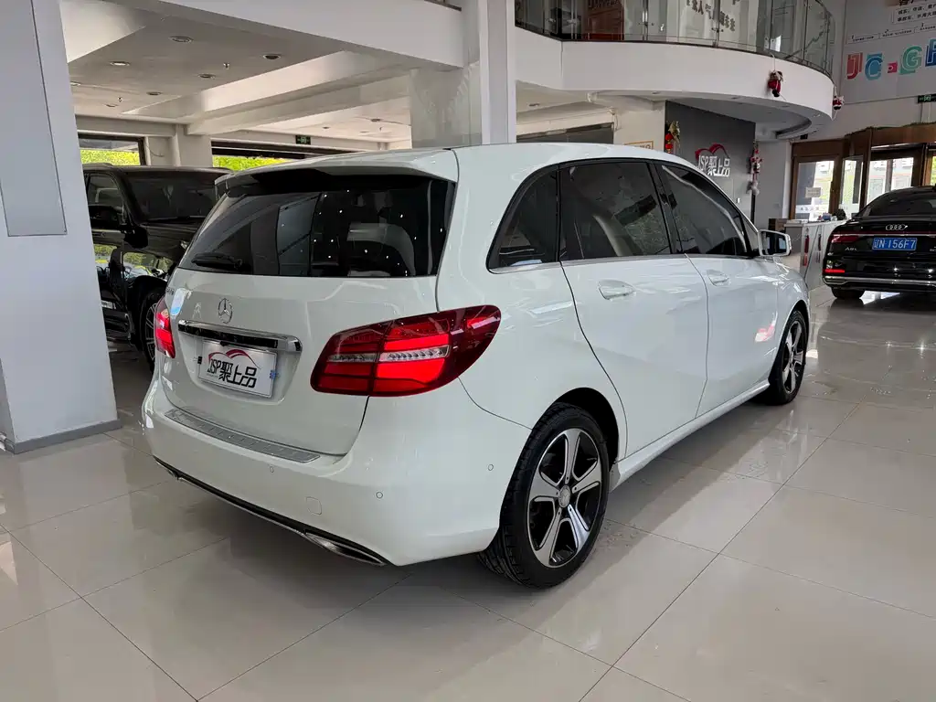 Mercedes-Benz B-Class 2017 — фото 10