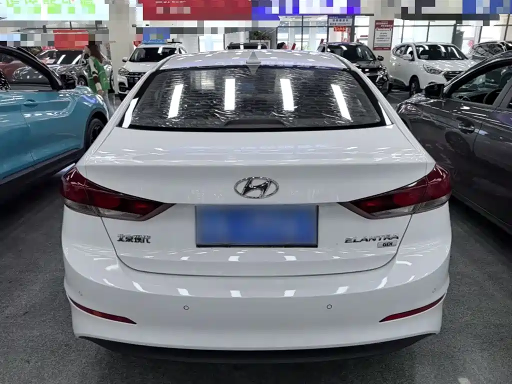 Hyundai Elantra 2016 — фото 6