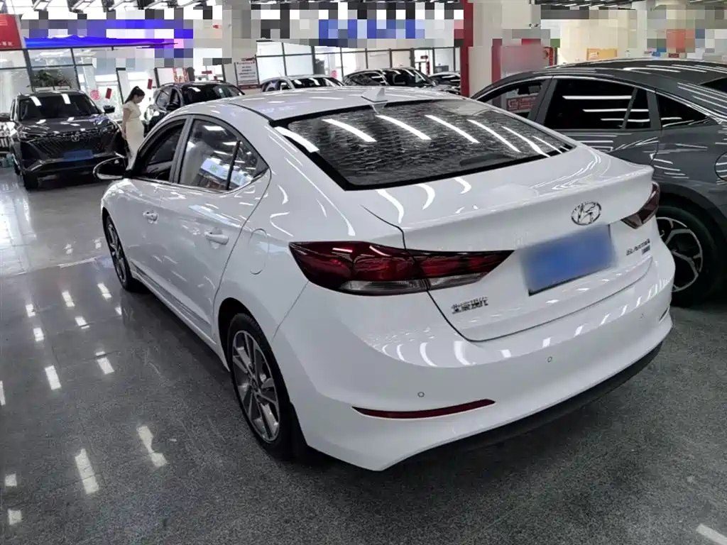 Hyundai Elantra 2016 — фото 5