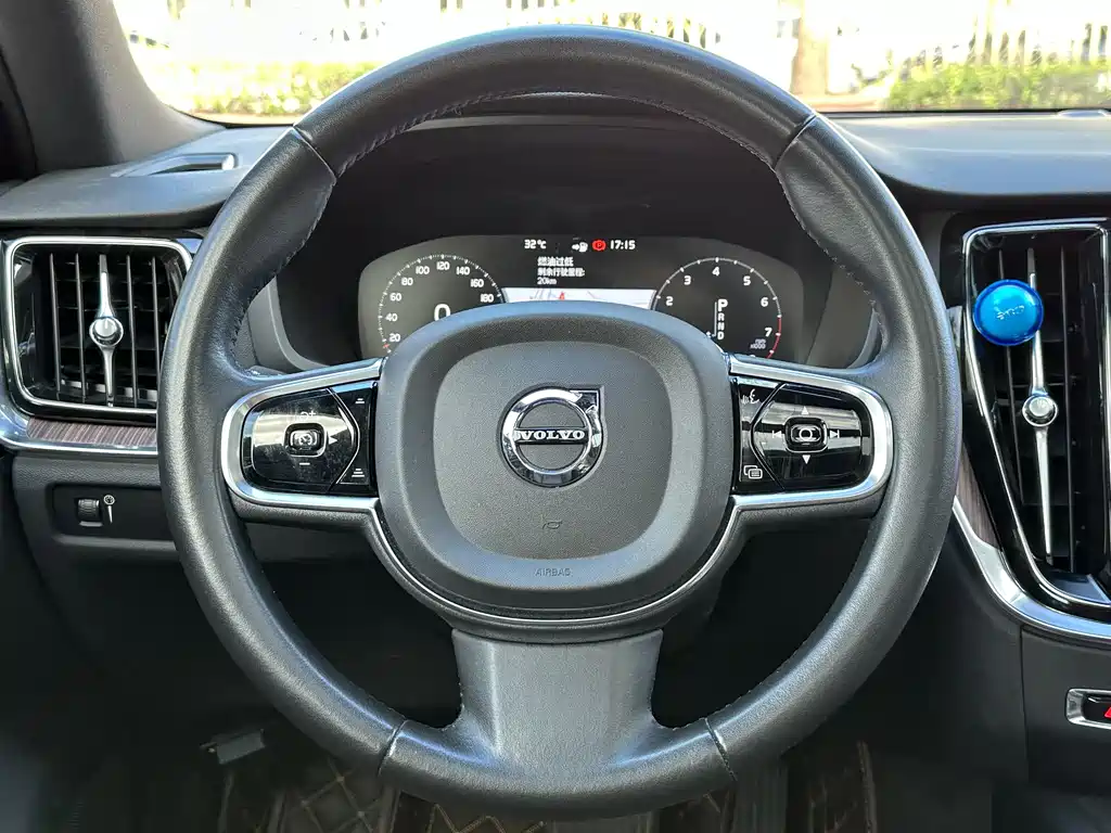Volvo S60 2021 — фото 11