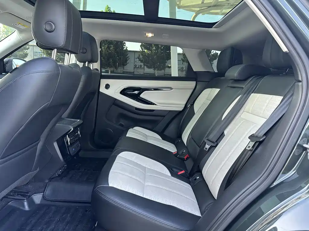 Land Rover Evoque 2022 — фото 9