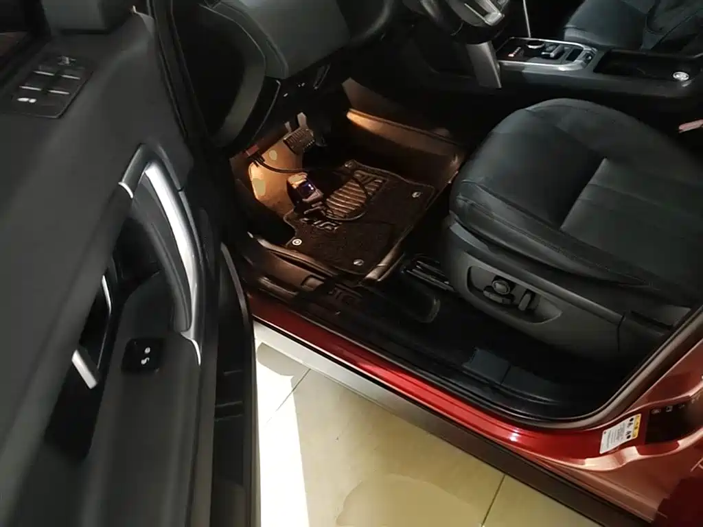 Land Rover Discovery Sport 2017 — фото 16