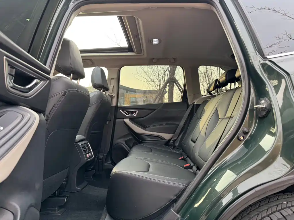 Subaru Forester 2023 — фото 10