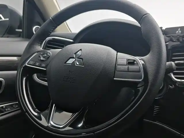 Mitsubishi Outlander 2021 — фото 14