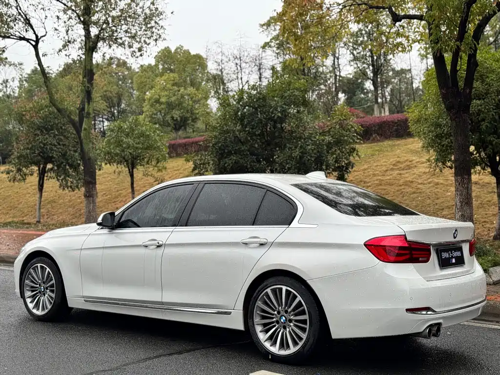 BMW 3 Series 2018 — фото 7