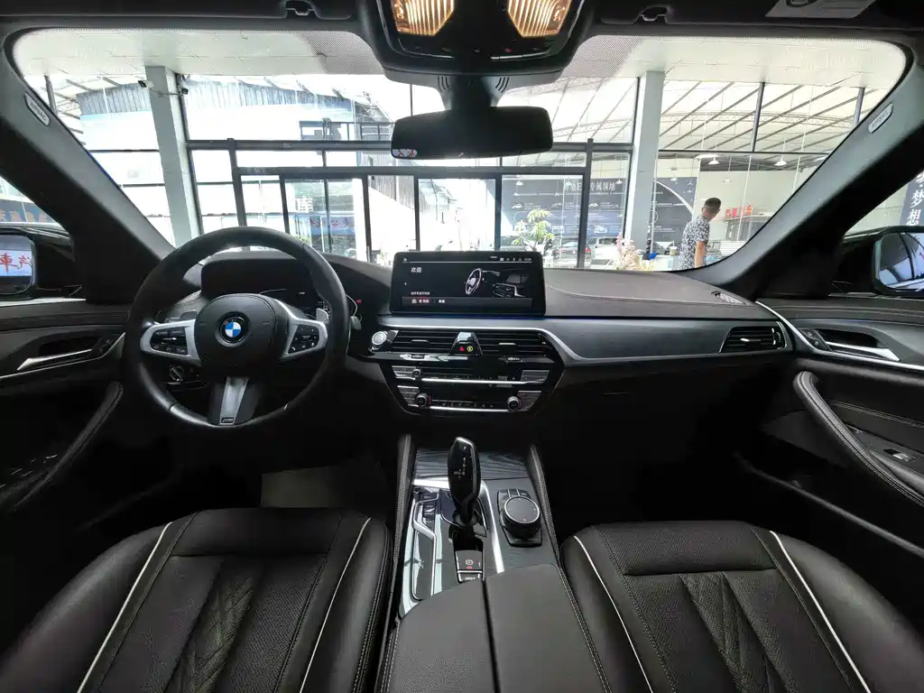 BMW 5 Series 2022 — фото 11