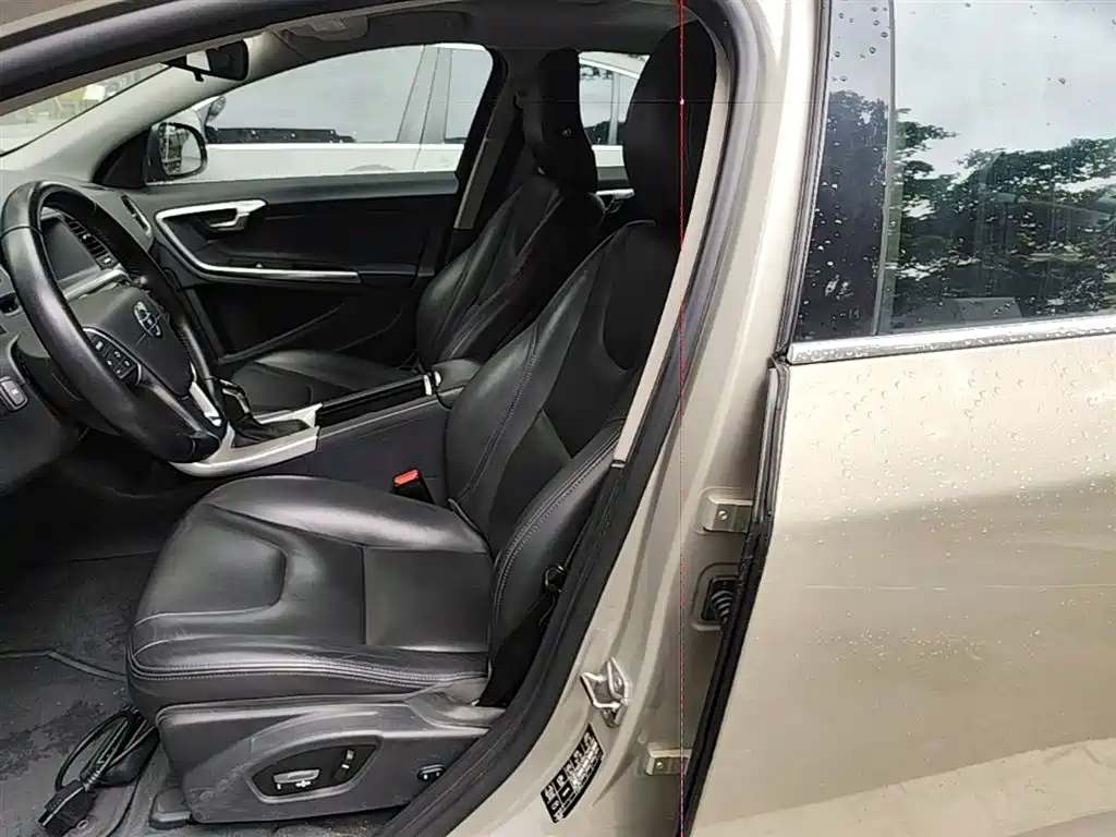 Volvo S60 2017 — фото 15