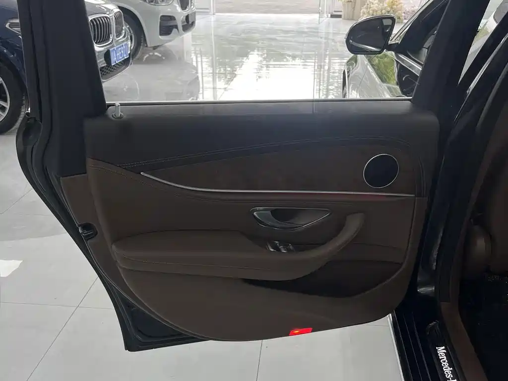 Mercedes-Benz E-Class 2023 — фото 26