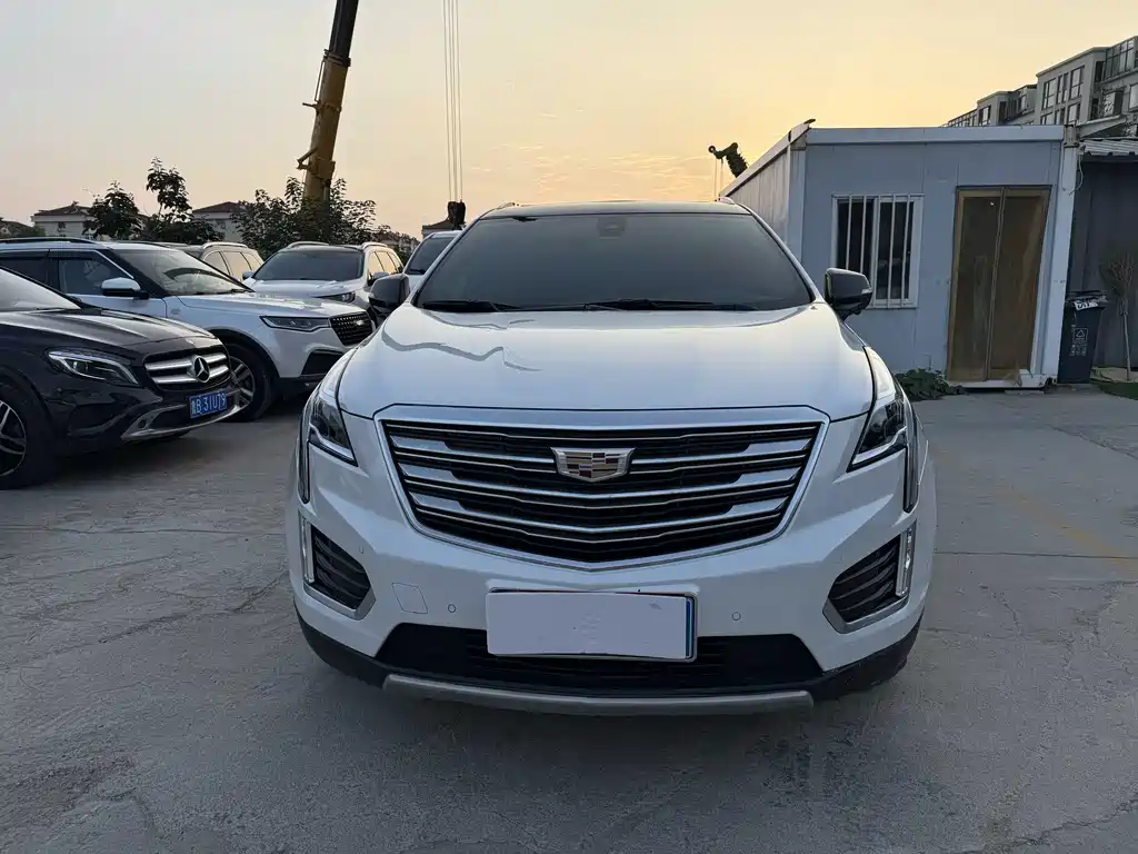 Cadillac XT5 2017 — фото 1