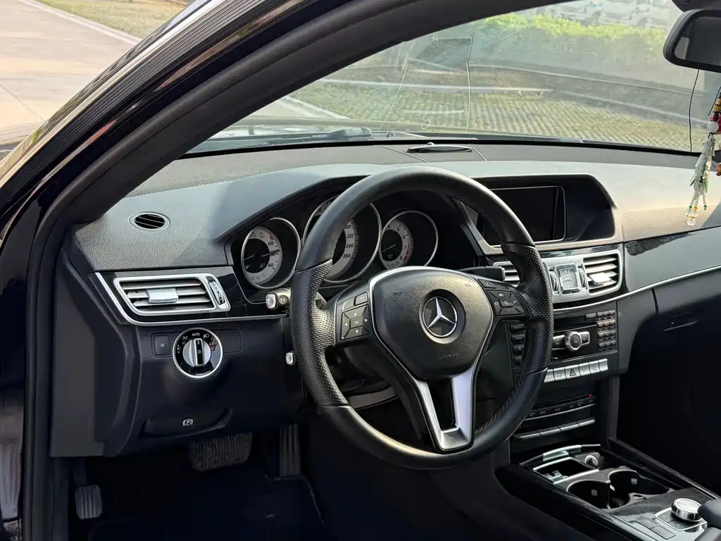 Mercedes-Benz E-Class 2014 — фото 10
