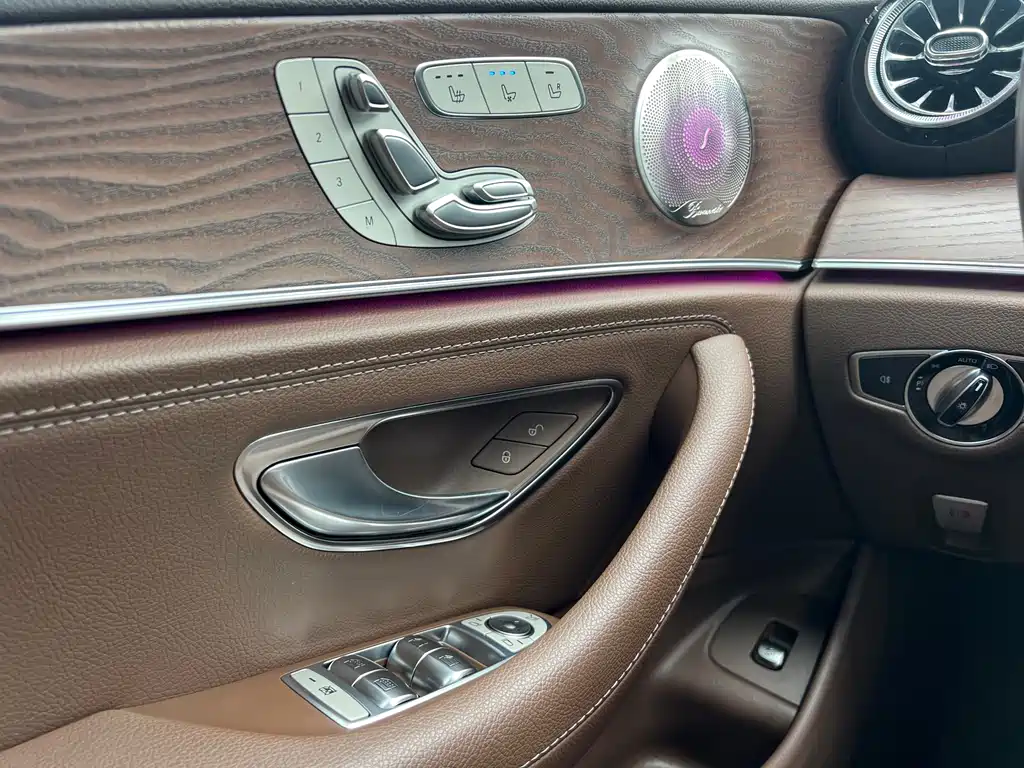 Mercedes-Benz E-Class 2020 — фото 12