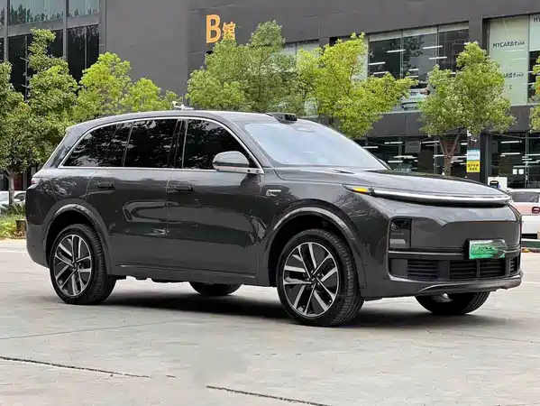 Li Auto L8 2025