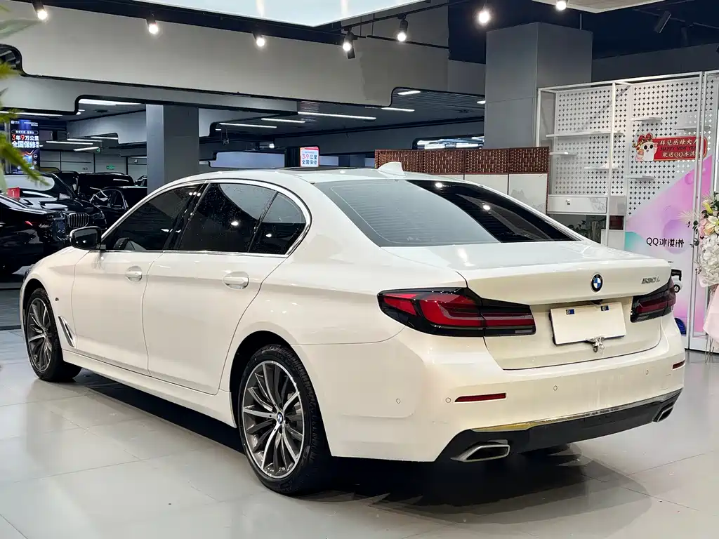 BMW 5 Series 2021 — фото 18