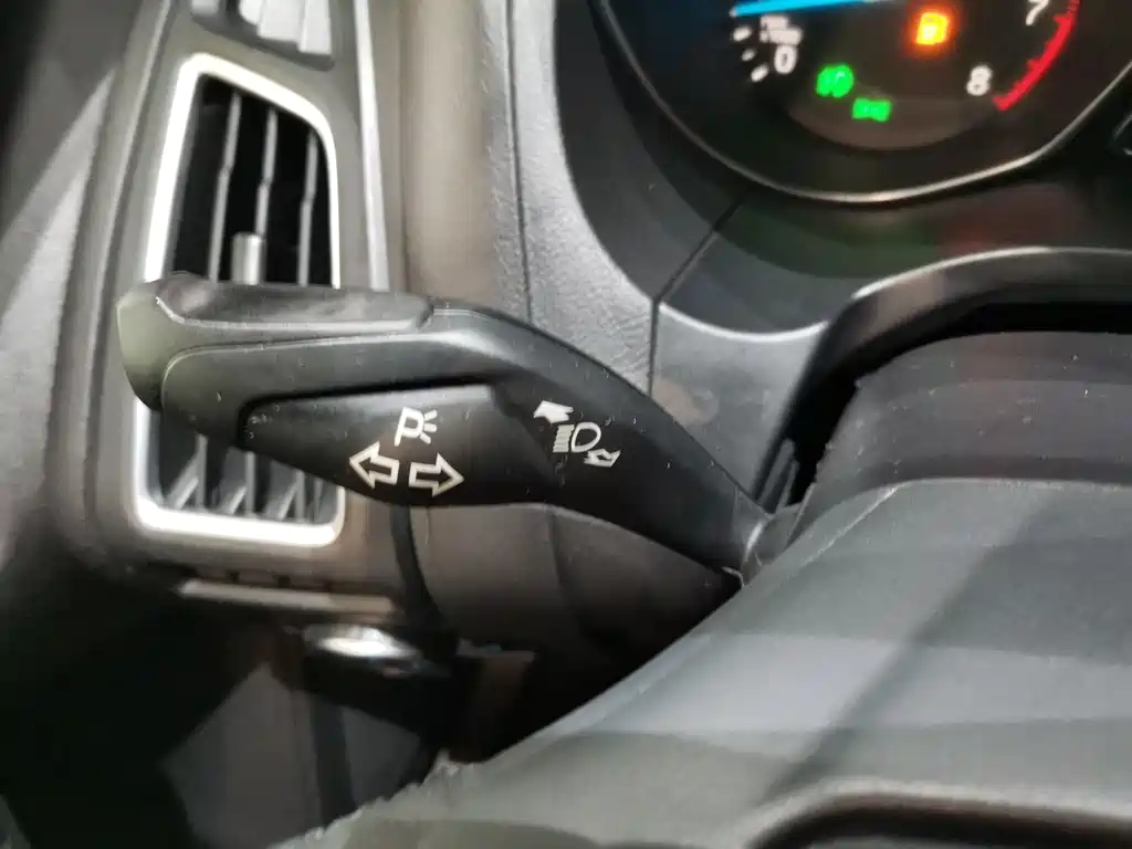 Ford Focus 2018 — фото 11