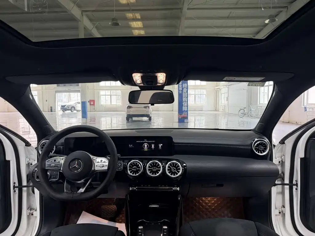 Mercedes-Benz A-Class 2023 — фото 10