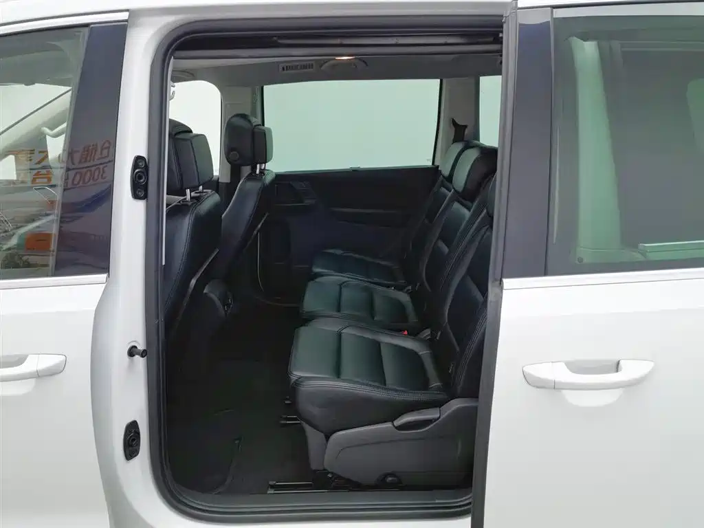 Volkswagen Sharan 2017 — фото 15