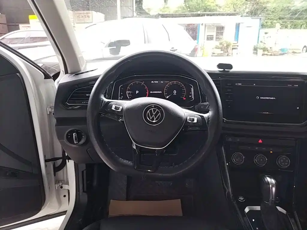 Volkswagen T-Roc 2021 — фото 11
