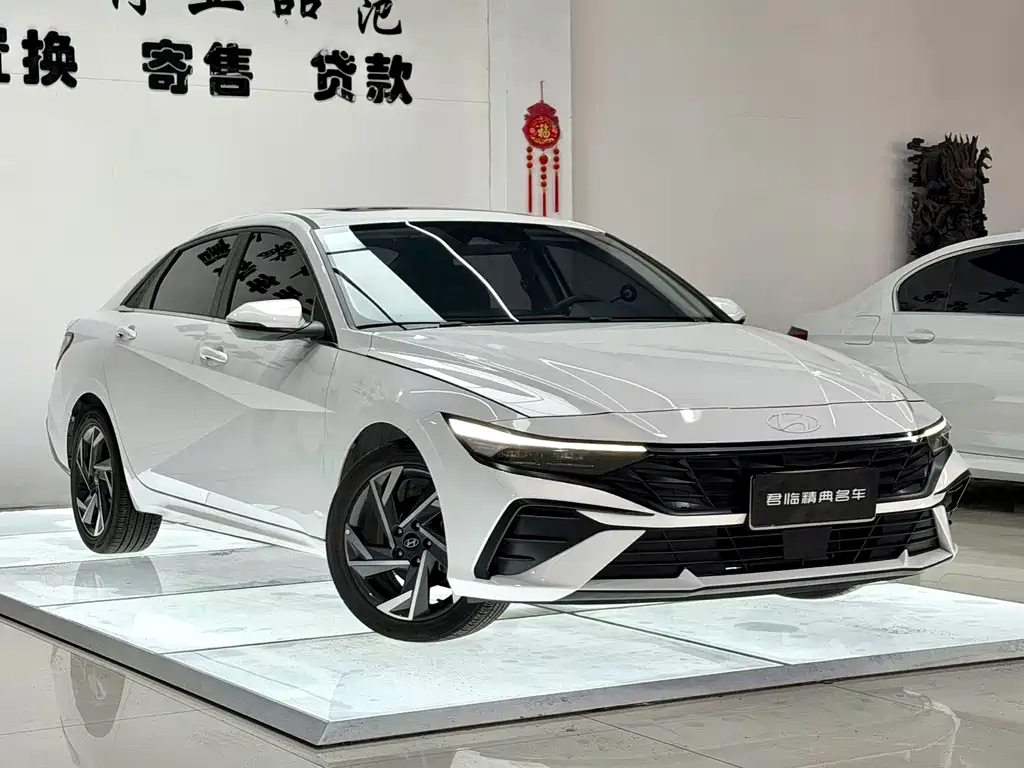 Hyundai Elantra 2023 — фото 3