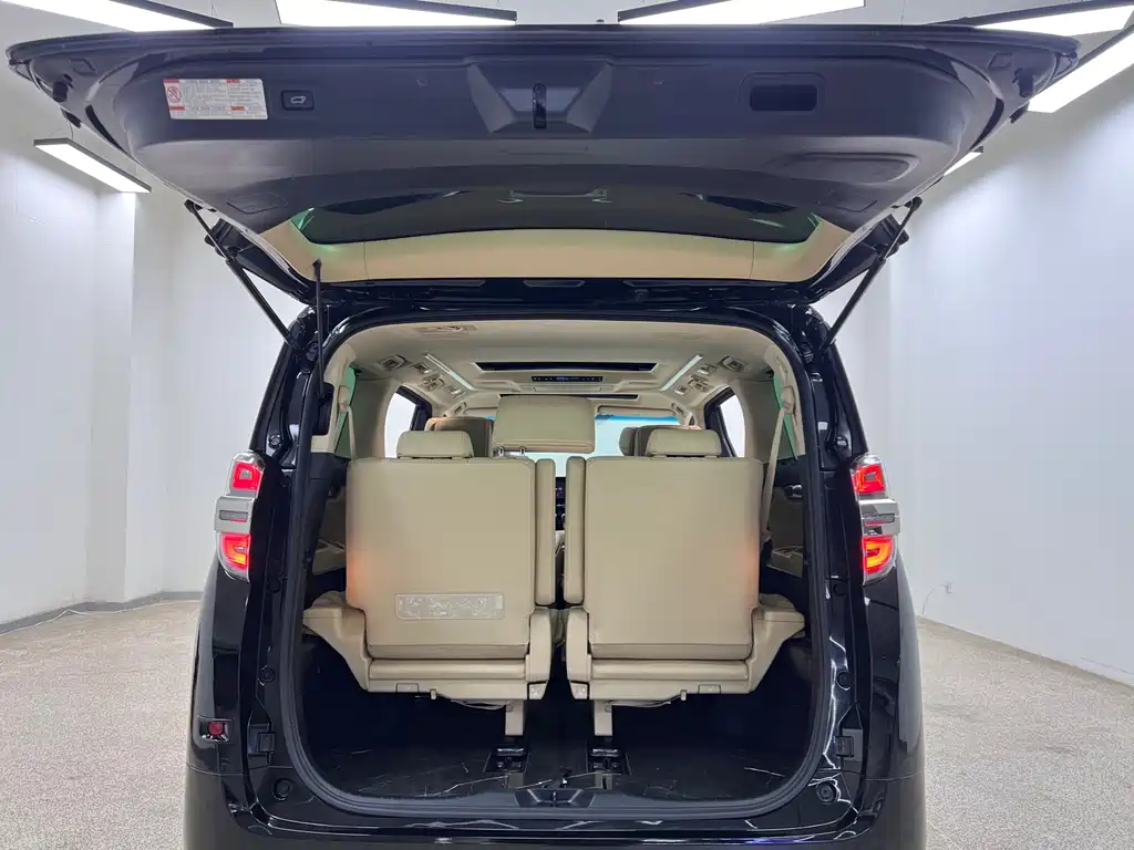 Toyota Vellfire 2022 — фото 35
