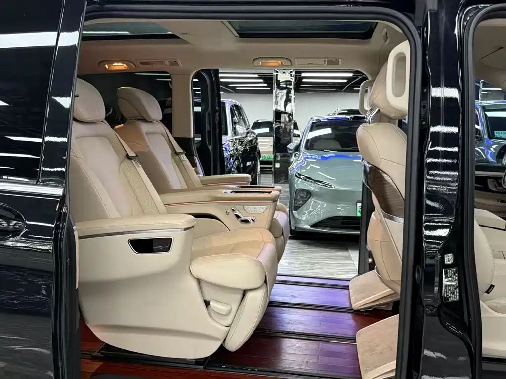 Mercedes-Benz V-Class 2021 — фото 10
