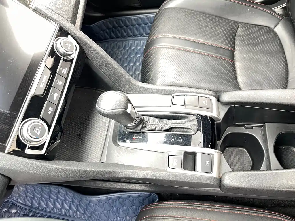 Honda Civic 2021 — фото 18