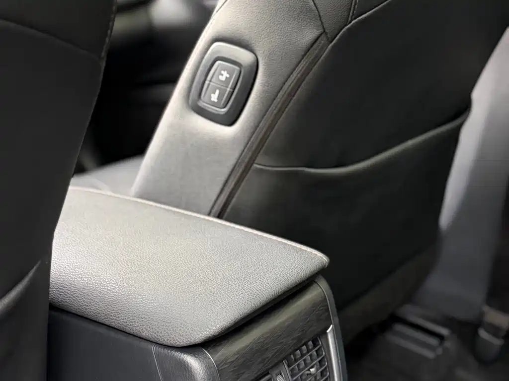 Toyota Camry 2023 — фото 15