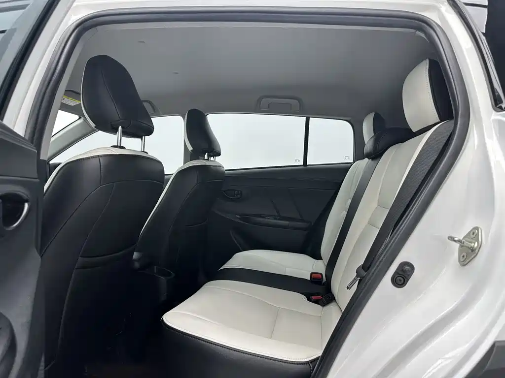 Toyota Yaris L 2022